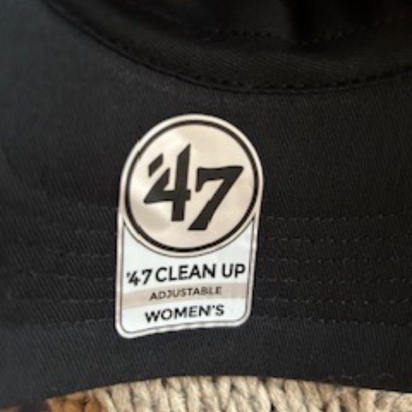 **HOST PICK** New York Yankees Velvet Cap *NEW* - Picture 4 of 7